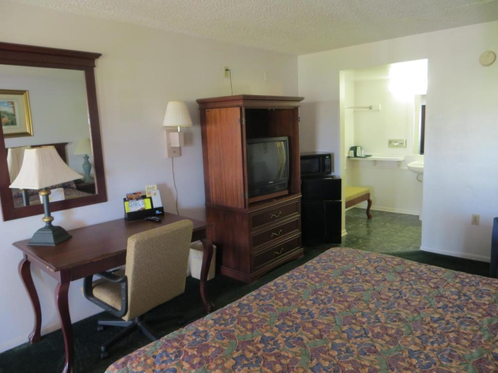 Magic Castle Inn & Suites Motel image 15